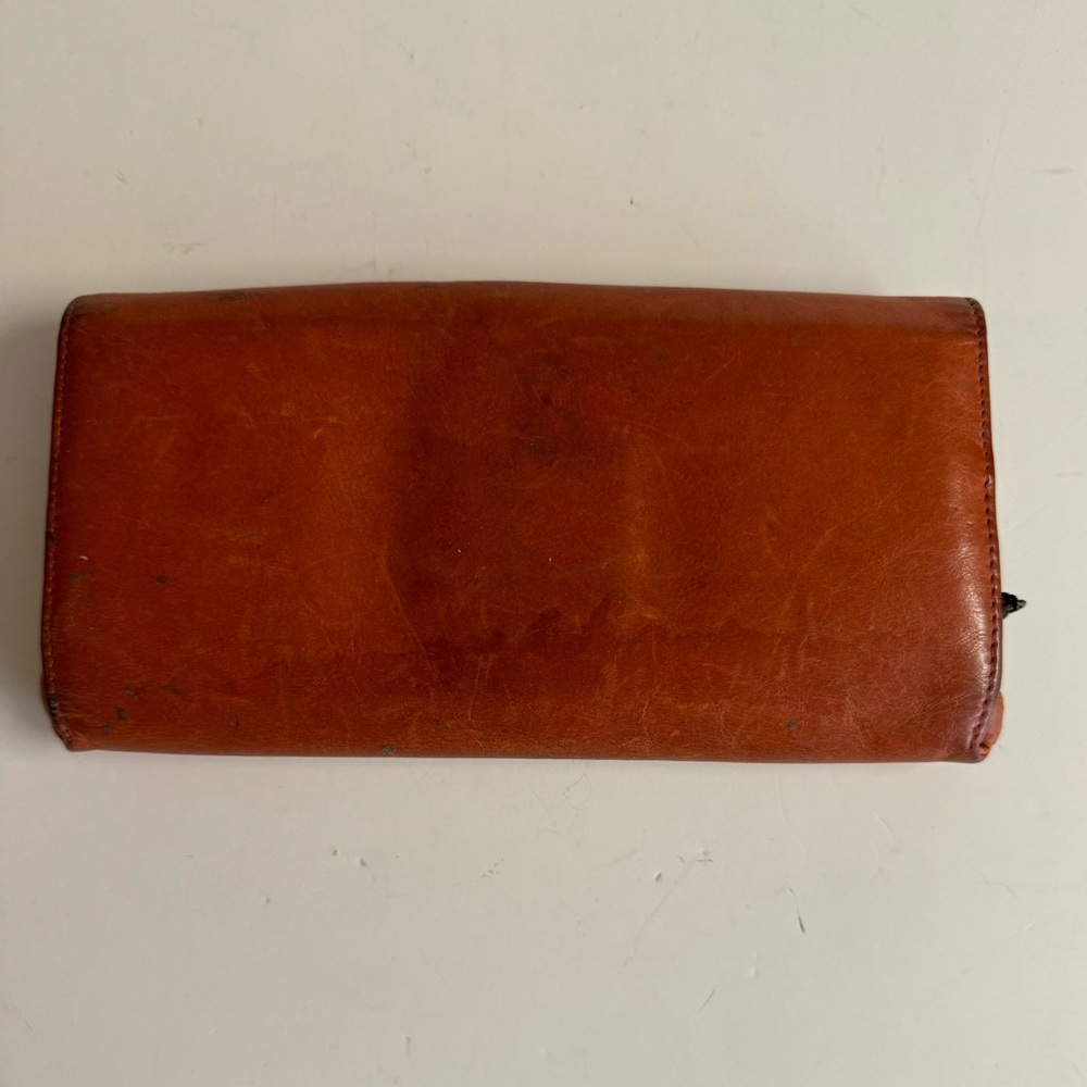 Vtg. Hobo orange billfold leather wallet with kiss and magnetic closures. - Picture 3 of 11